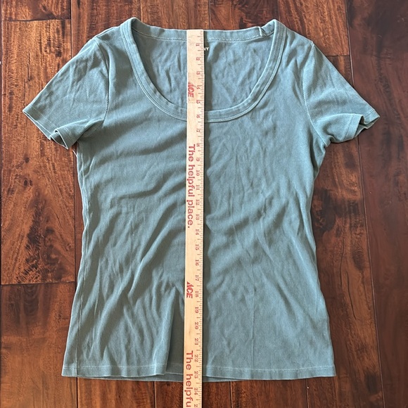 Old Navy | Women's Scoop Neck T-shirt - Green - Picture 4 of 7
